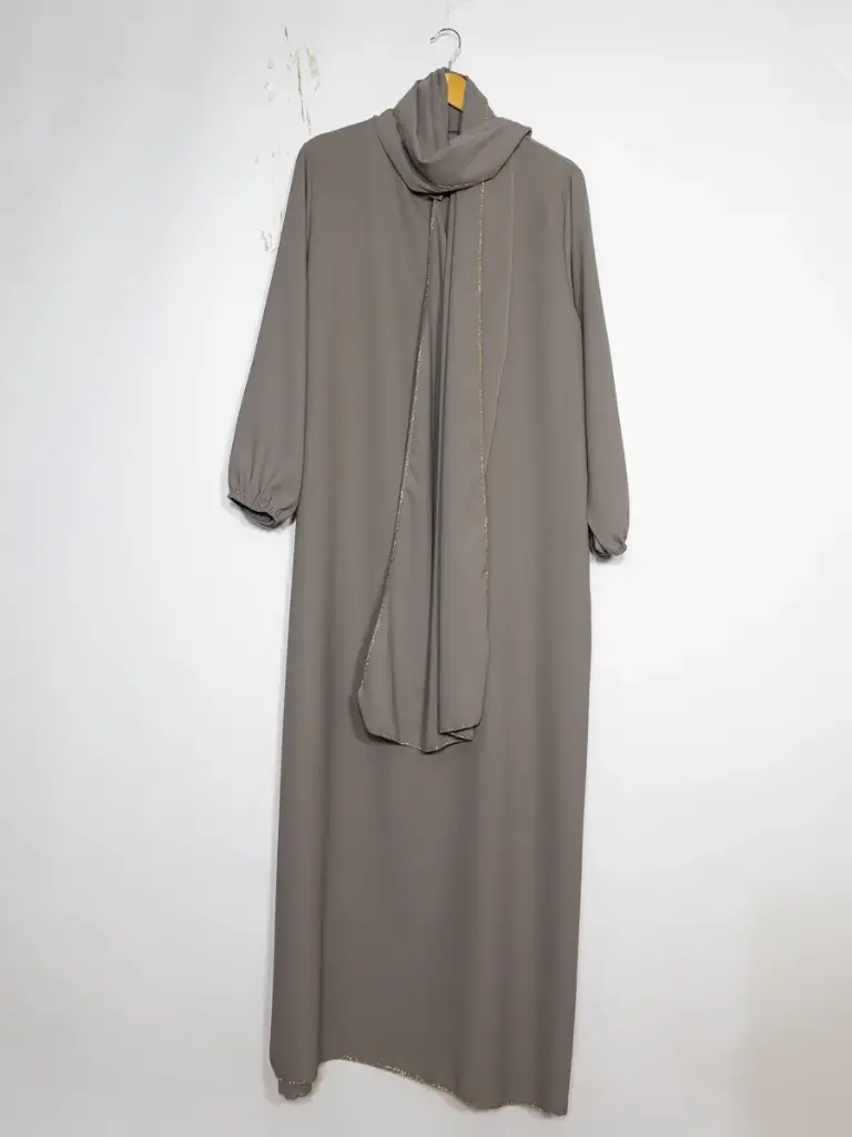 Abaya en soie de Médine pour femme ref:Ro2338pkdr