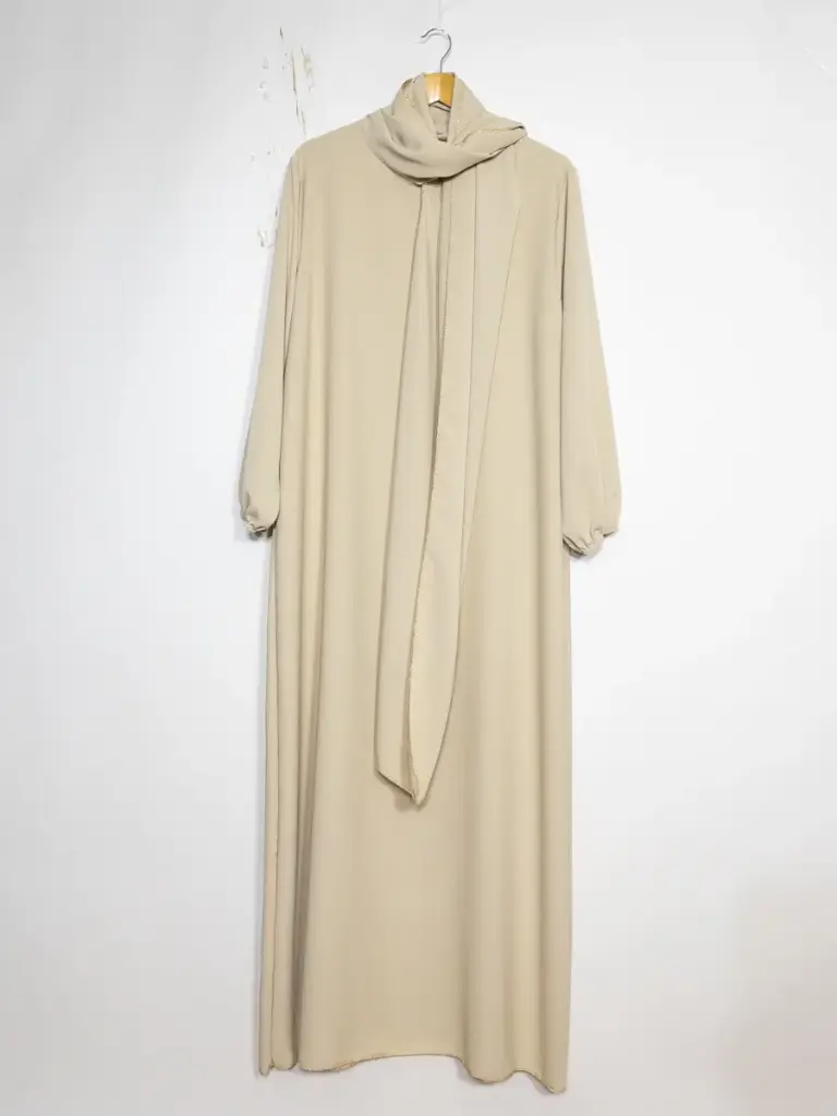 Abaya en soie de Médine pour femme ref:Ro2338pkdr