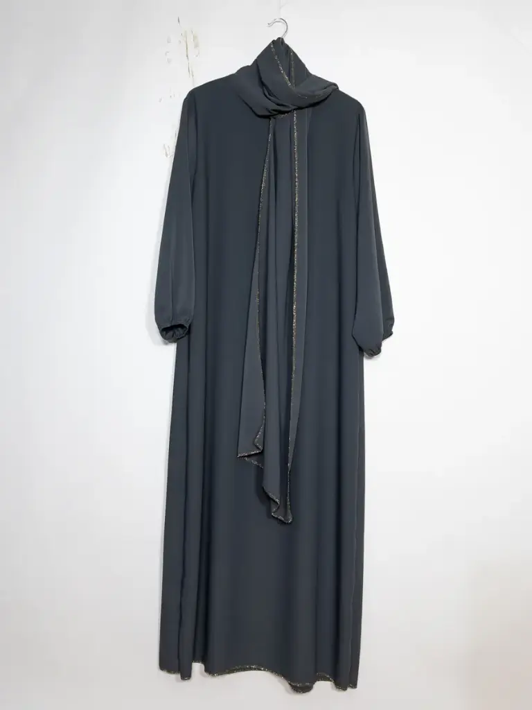 Abaya en soie de Médine pour femme ref:Ro2338pkdr