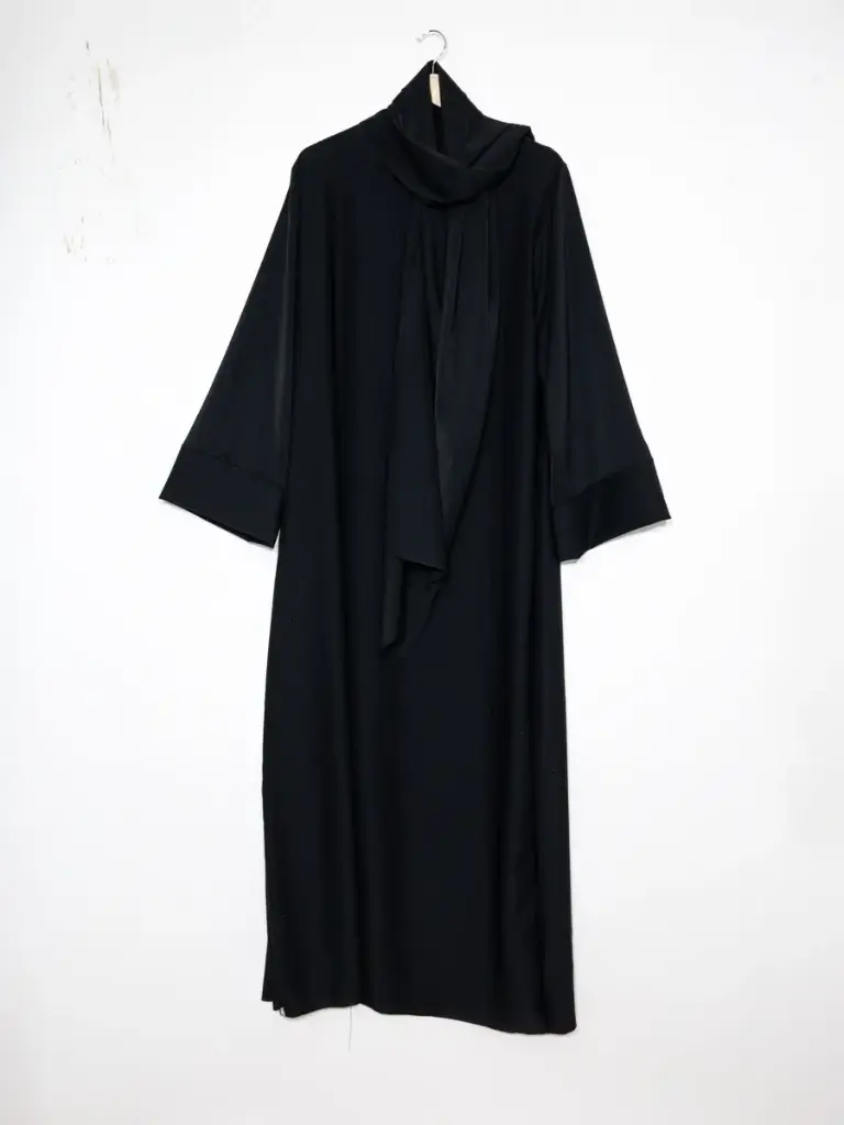 Abaya en soie de Médine pour femme ref:Ro2377pknml