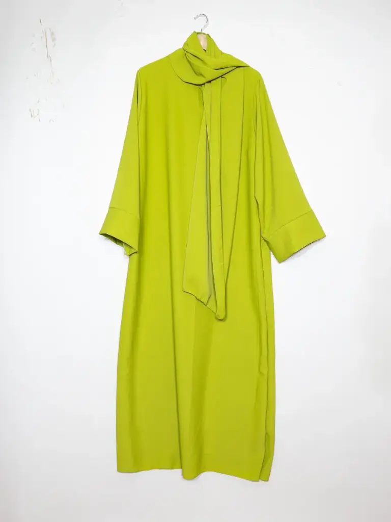 Abaya en soie de Médine pour femme ref:Ro2377pknml